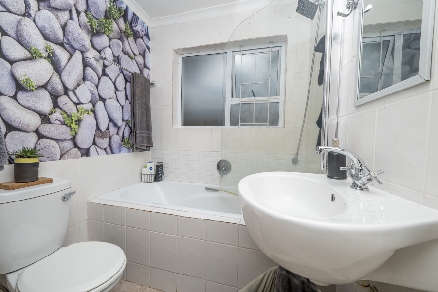 To Let 2 Bedroom Property for Rent in Sonstraal Heights Western Cape